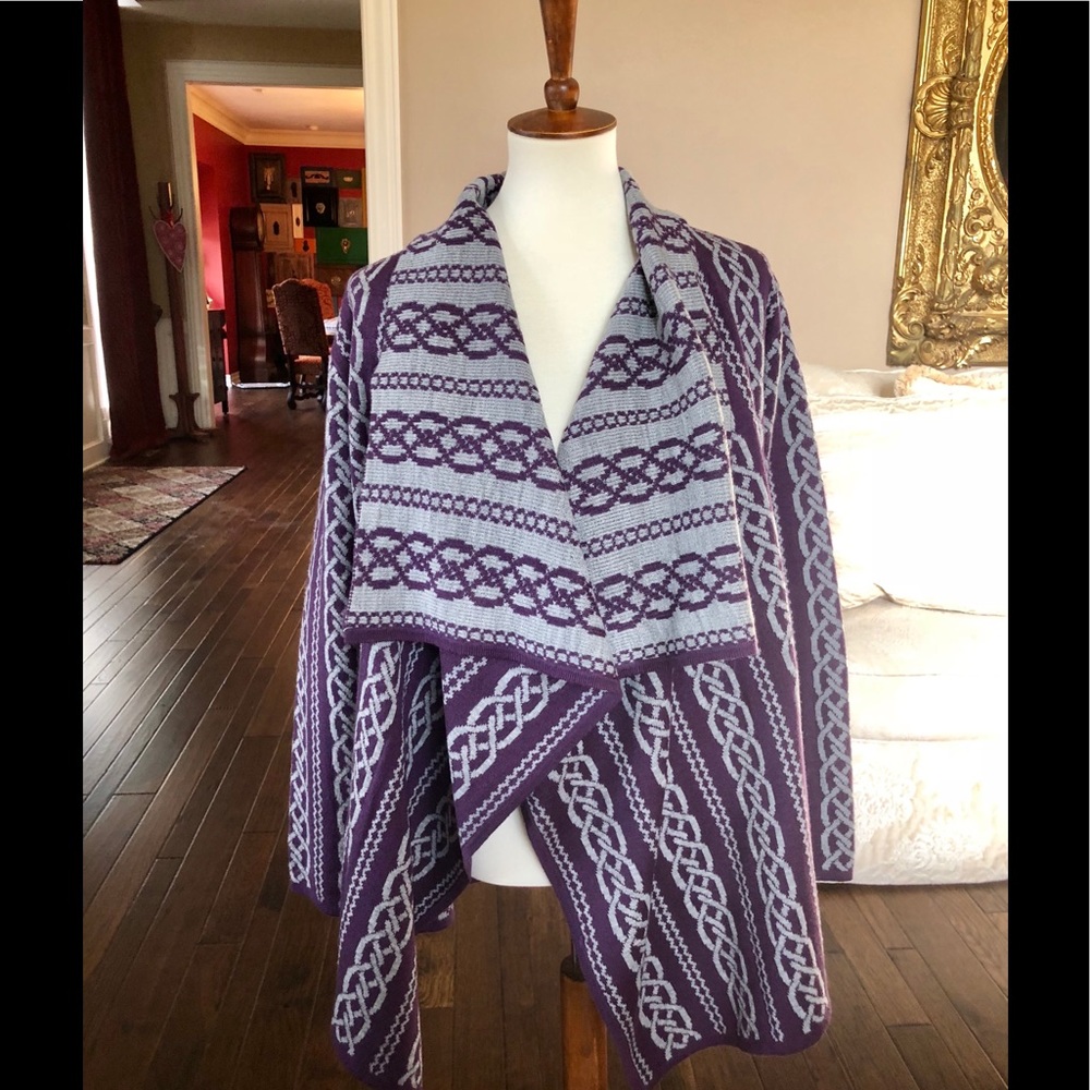 Leo & Nicole plum and grey sweater wrap sz M
